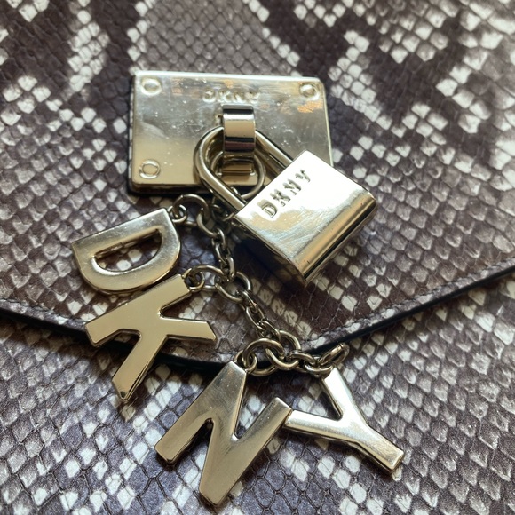 Snakeskin Flap Purse - Picture 4 of 8